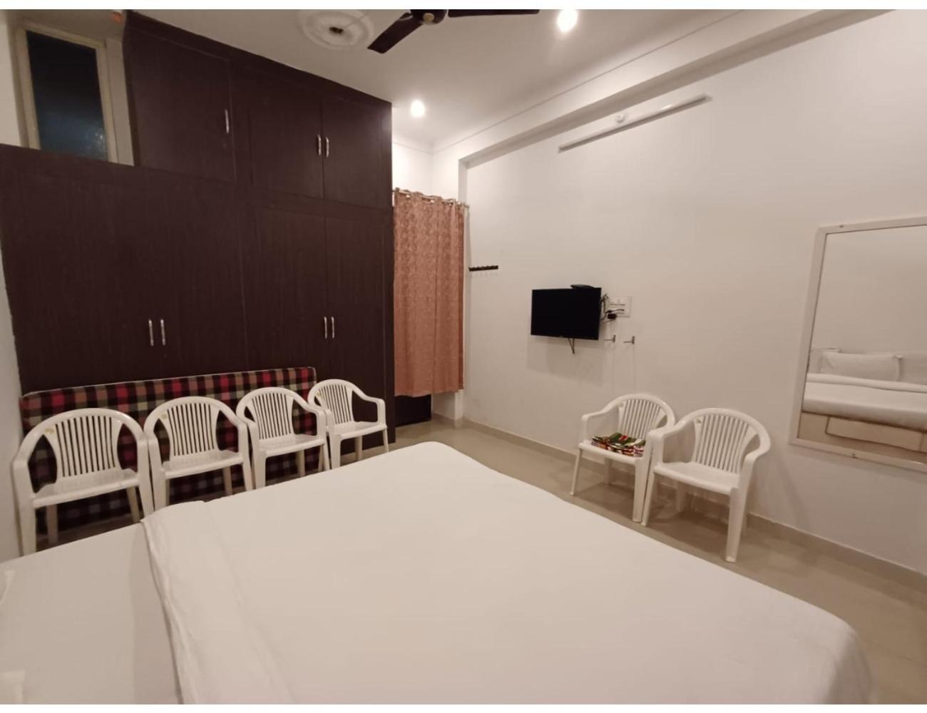 Homestay Chittor Inn, *